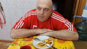 Мукбанг. Яичница с гренками на сале и чай. Добро пожаловать в 70-е.