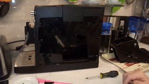 Nivona 520 чистить дренажный отсек надо?Когда?