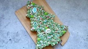 Торт - елка из медовых коржей - с кремом чиз и малиновым конфитюром