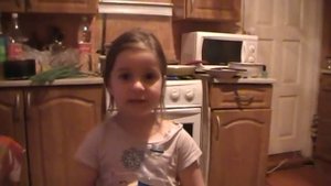 Девочка поёт -Экспонат- На Лабутенах