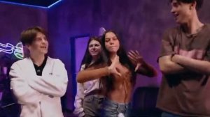 Примера : песни Жени Лизагуба ,Миланы Некрасовой  ,Давид Туров ,Симки