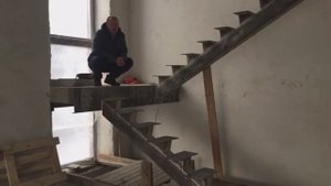 Лестница на моно косоуре