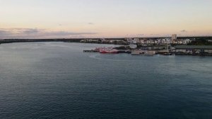 Круизник уходит с Гваделупы