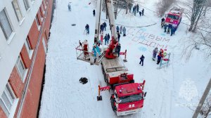 СПАСАТЕЛИ-АЛЬПИНИСТЫ ПОЗДРАВИЛИ МАЛЕНЬКИХ ПАЦИЕНТОВ БОЛЬНИЦЫ С НОВЫМ ГОДОМ!