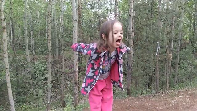 Прогулка с Рикки! Мы и не подумали, что собака может убежать от нас!? Толик и Мирося молодцы. смотреть онлайн