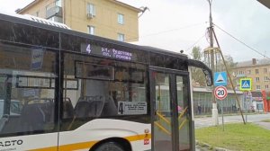 Автобус НефАЗ 5299-40-52 следует по маршруту 4 "ул.Федотова-пл.Громова"