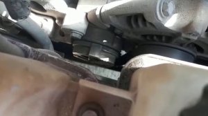 Неисправный натяжитель генератора Dodge Stratus