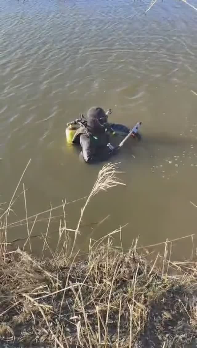 поиск телефона под водой ,с аквалангом и металлодетектором