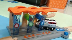 BRIO Smart Engine Set with Action Tunnels And Smart Washing Station