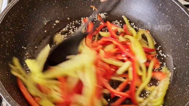 Очень вкусный летний салат с огурцами! Сочный и ароматный!
