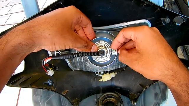 Installing Xenon H6 6000K HID in TVS Jupiter at Home..!! смотреть онлайн