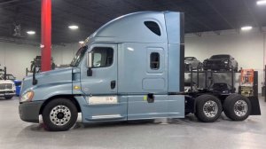 2015 Freightliner Cascadia 125 Sleeper Truck