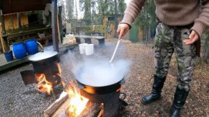 С охотили лося. Мяса много. Делаем тушёнку из лосятины по деревенски.