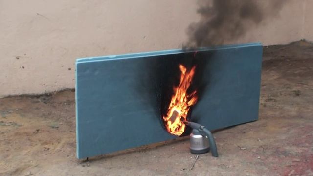 Как горит экструдированный пенопласт. смотреть онлайн