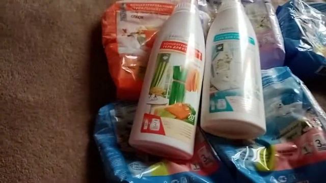 Распаковка распродажи по 4 му каталогу Фаберлик. Годовой запас порошка. смотреть онлайн