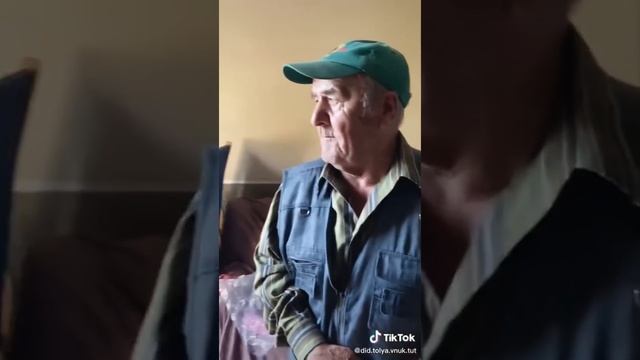 Дід Толя і внук | Нові пригоди | Дід Толі підписник подарував нову безрукавку|Бабуся закриває компо