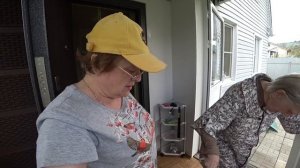 Делюсь с соседями / Мама оборвала цветы / Дрон на участке  16 мая 2021 г.