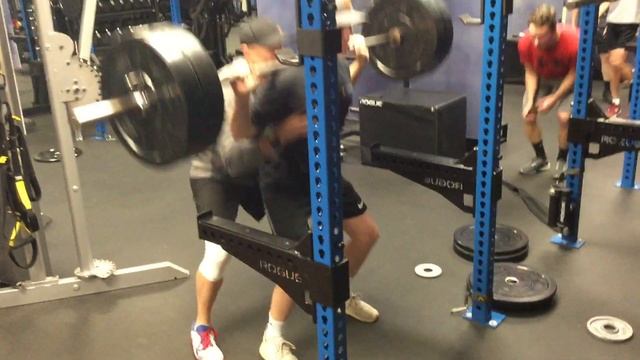 Calvin B Max squat 225lbs смотреть онлайн