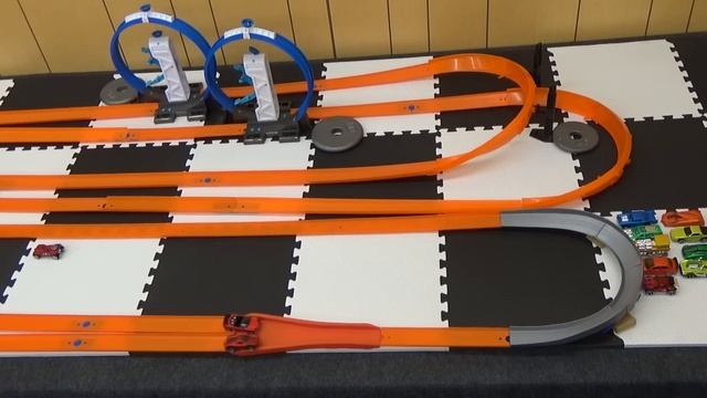 Track Time! AcceleRacers vs Real Cars vs Fantasy Cars Hot Wheels Holiday Cars 2018 HotWheels races! смотреть онлайн