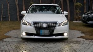 Toyota Crown Royal 2015