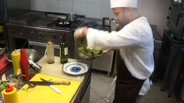 САЛАТ С МОРСКИМИ ГРЕБЕШКАМИ, РЕЦЕПТ ОТ ШЕФА смотреть онлайн