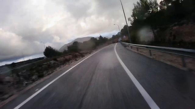 Burgman 650 bajo lluvia. Probando los dunlop sportmax смотреть онлайн