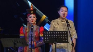 Altay folk song " Altın köl " (arr. F. Bakhtiiari): Zhou Zhou, N.-E. Önörzhargal, Amina Kâsova