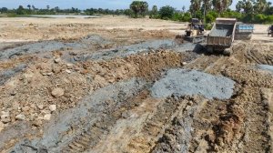 Строительство, засыпка,  перегоняем целые потоки жидкой грязи