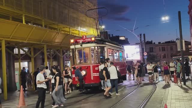 Стамбул 2024. Улица Истикляль, экскурсия на автобусе, разноцветные дома