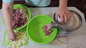 Как правильно перекрутить мясо для фарша . Или как приготовить правильный СОЧНЫЙ не СУХОЙ фарш