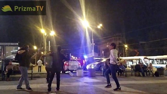 Москва. Красивое выступление уличных танцор | Moskvada küçədə maraqlı rəqs | Street dancer Moscow