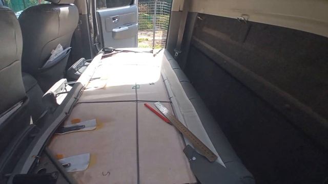 Как сделать в Toyota Hilux 7 спинку заднего сидения откидывающейся