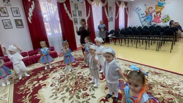 Красная шапочка группа Пчёлка,,,Минесса