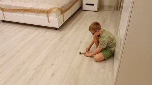 машина на резинке.