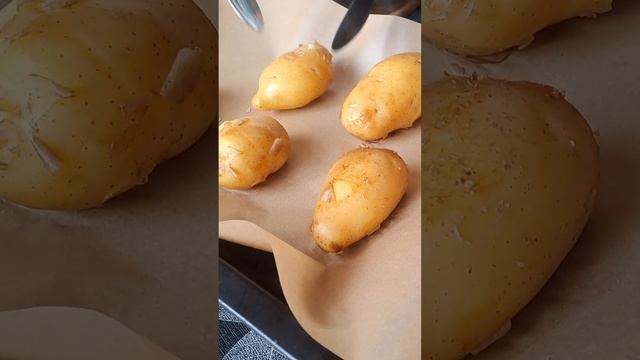 Хрустящий давленный картофель в духовке! Простой рецепт картошки! Запеченный давленный картофель.