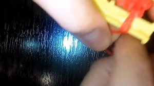 Перчик чили из резинок на рогатке