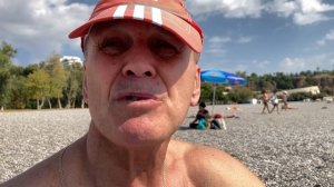 Не берите лежаки, пока не посмотрите ролик! История моей болезни и как морская галька меня вылечила