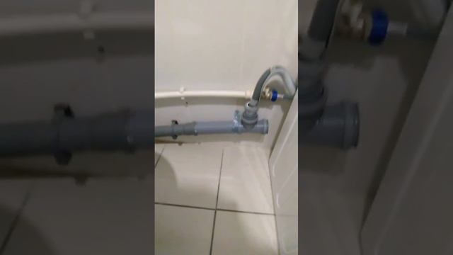 Заявка - видео от заказчицы по направлению муж на час. Палево. Рваный натяжной потолок. Что делать ?