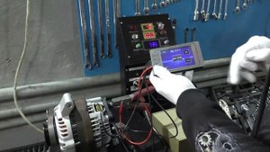 Проверка генератора Mazda MPV с помощью приставки Dynalink-2_0