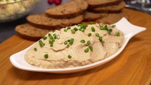 Форшмак по-еврейски. Закуска из солёной сельди с луком, яблоком и сливочным маслом. #food #блюдо