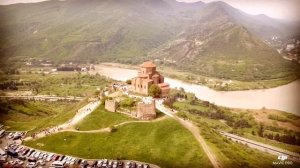 Грузия . Монастыри и горы .