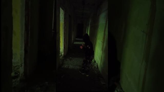 лазием по заброшкам и увидели... 2 часть#призраки#заброшка#реально