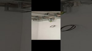Гипсокартонный потолок на кухне с перегородкой