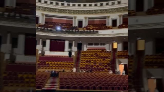 Зал театра Армии перед спектаклем. Видео из Telegram-канала Александра Домогарова.