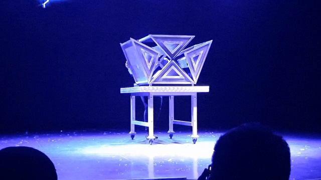 MSC Euribia theatre Delphi смотреть онлайн