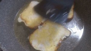 Быстрый завтрак, бутерброд с яйцом и колбасой