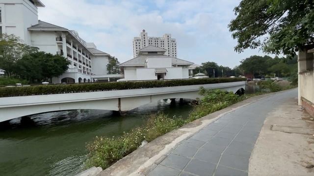 Walking Westlake Tay Ho Hanoi Vietnam Video 4K iPhone Camera смотреть онлайн
