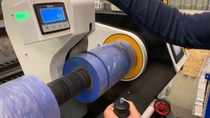 Резка ПВХ ткани в ролики шириной 43 мм