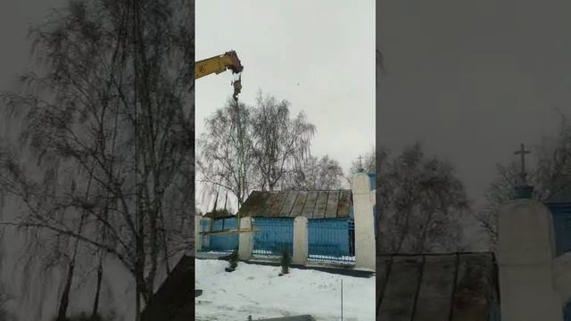 В Малые Ясырки привезли металл, чтобы отемонтировать кровлю колокольни!