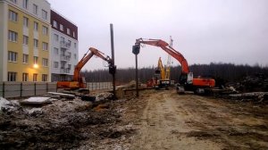 Вибропогружатель Movax в действие.